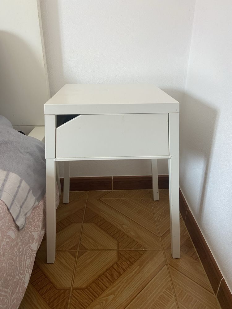 Mesa de cabeceira