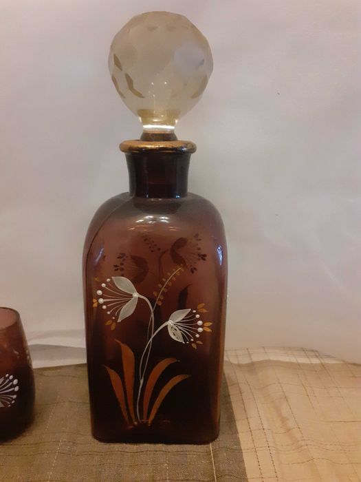 Garrafa antiga com pintura