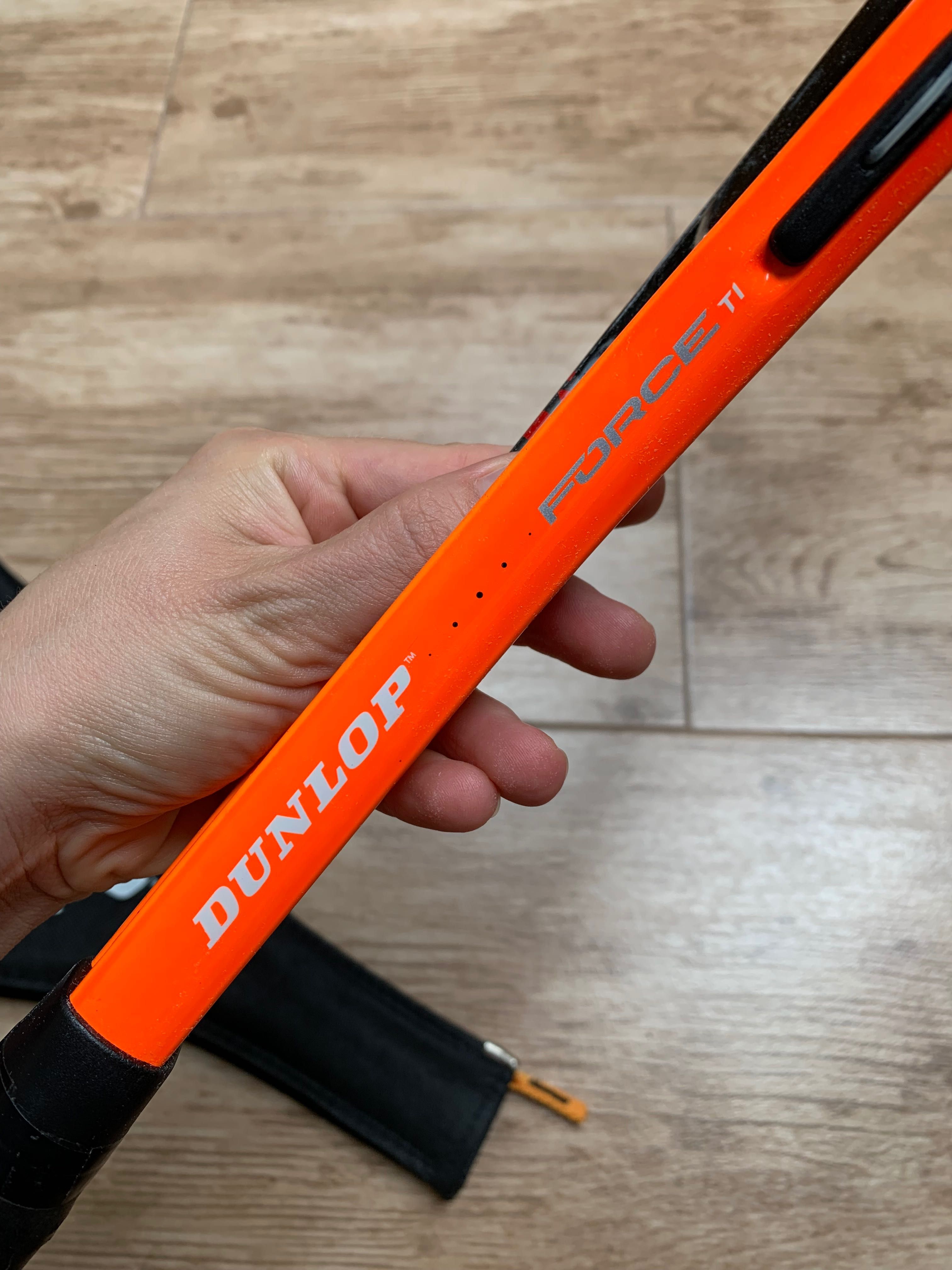 Rakieta do squasha Dunlop Force Ti pokrowiec