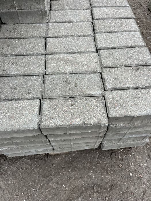 Kostka rozbiorkowa cegla