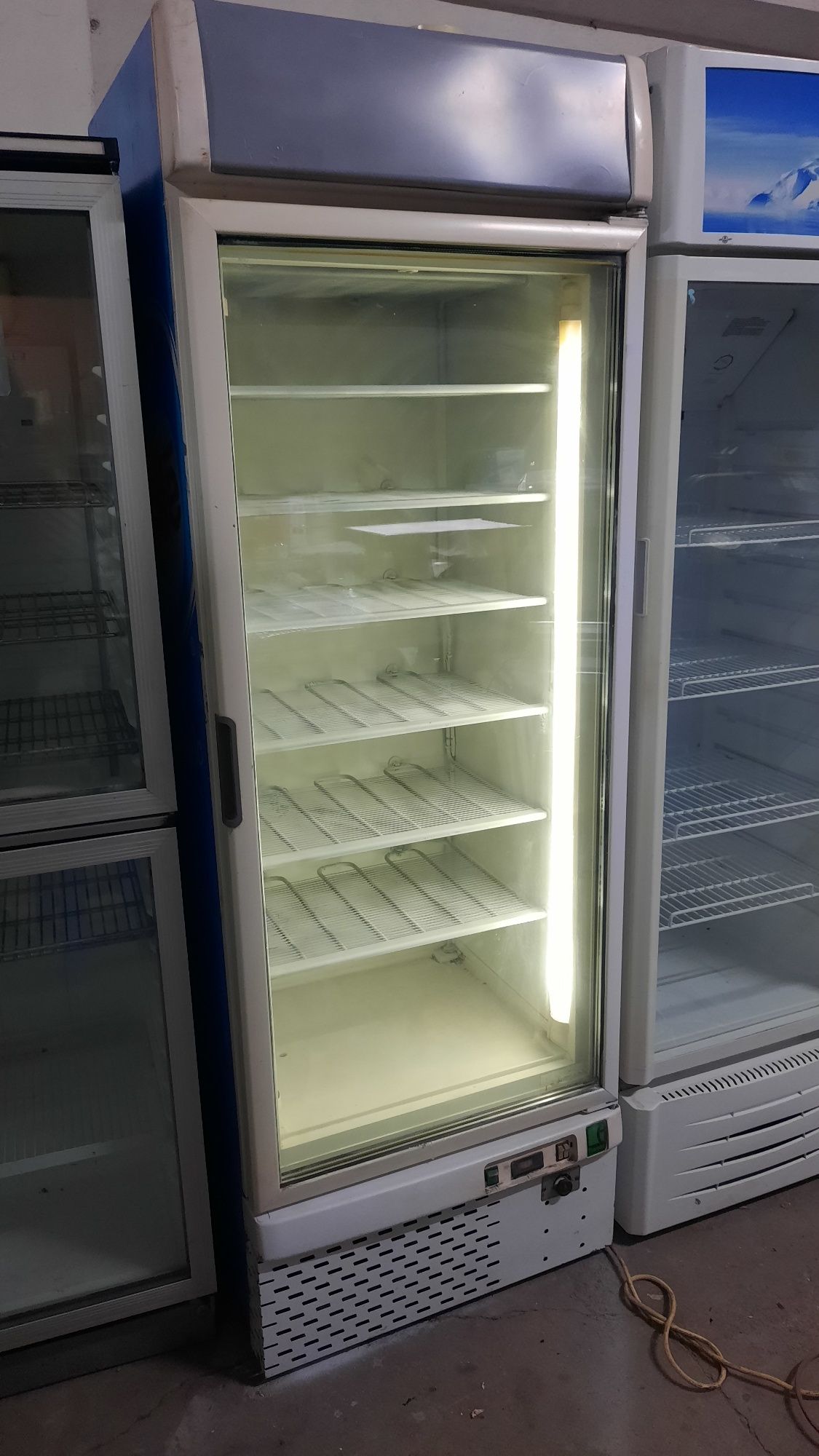 Vitrine Vertical de Congelação (compressor Novo)