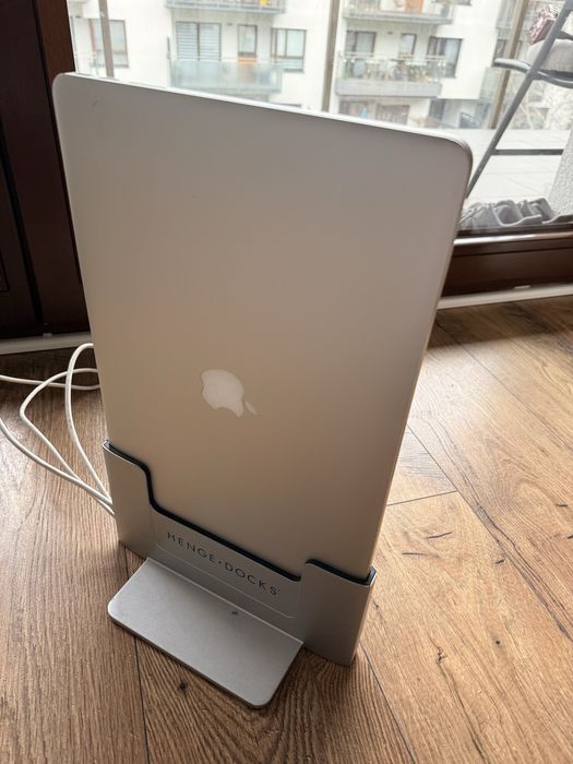 Macbook Pro 15 2015 (A1398)- i7/256GB/16GB + STACJA DOKUJĄCA