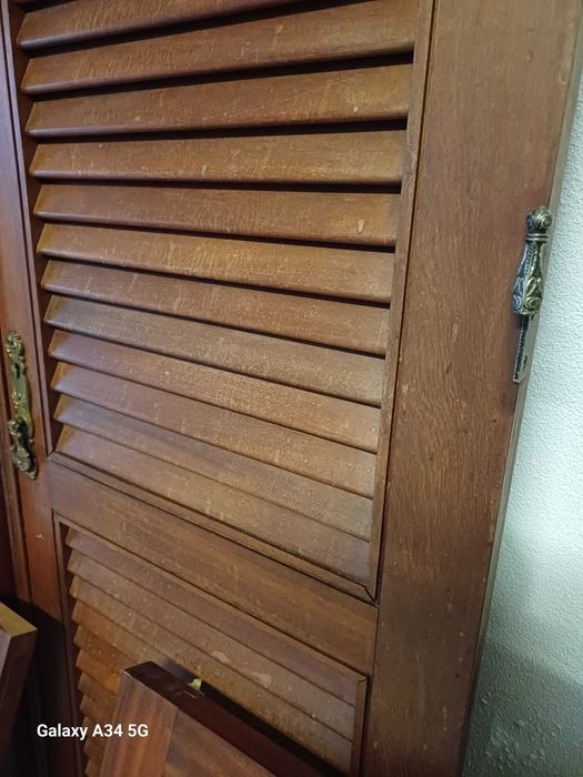 Portas de roupeiro em madeira castanho