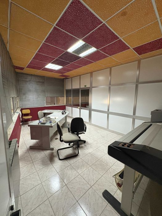 Arrenda Armazém 1700 m² | Entre São Mamede e Fátima | Excelente Acesso