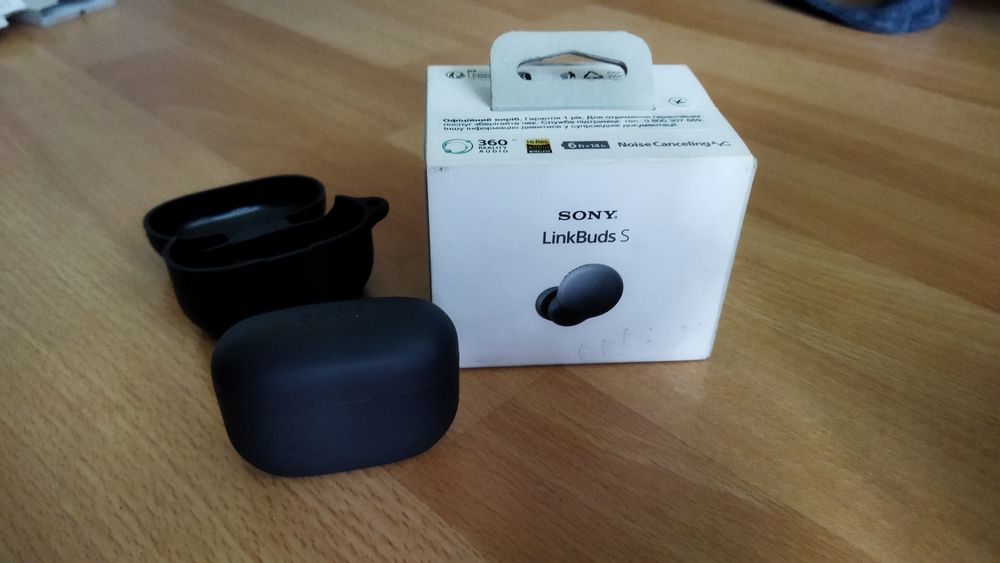 Samsung Linkbuds S, робочий кейс + працює 1 навушник