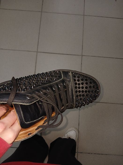 лабутены черные.