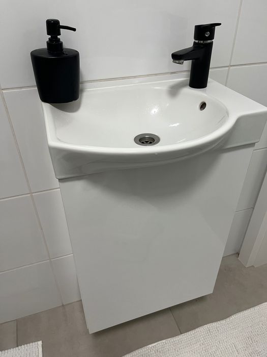 Szafka wisząca biały połysk z umywalką zestaw