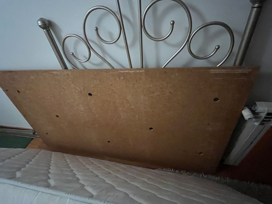 Cama de ferro restaurada