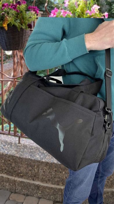 Спортивна сумка , ручна поклажа .