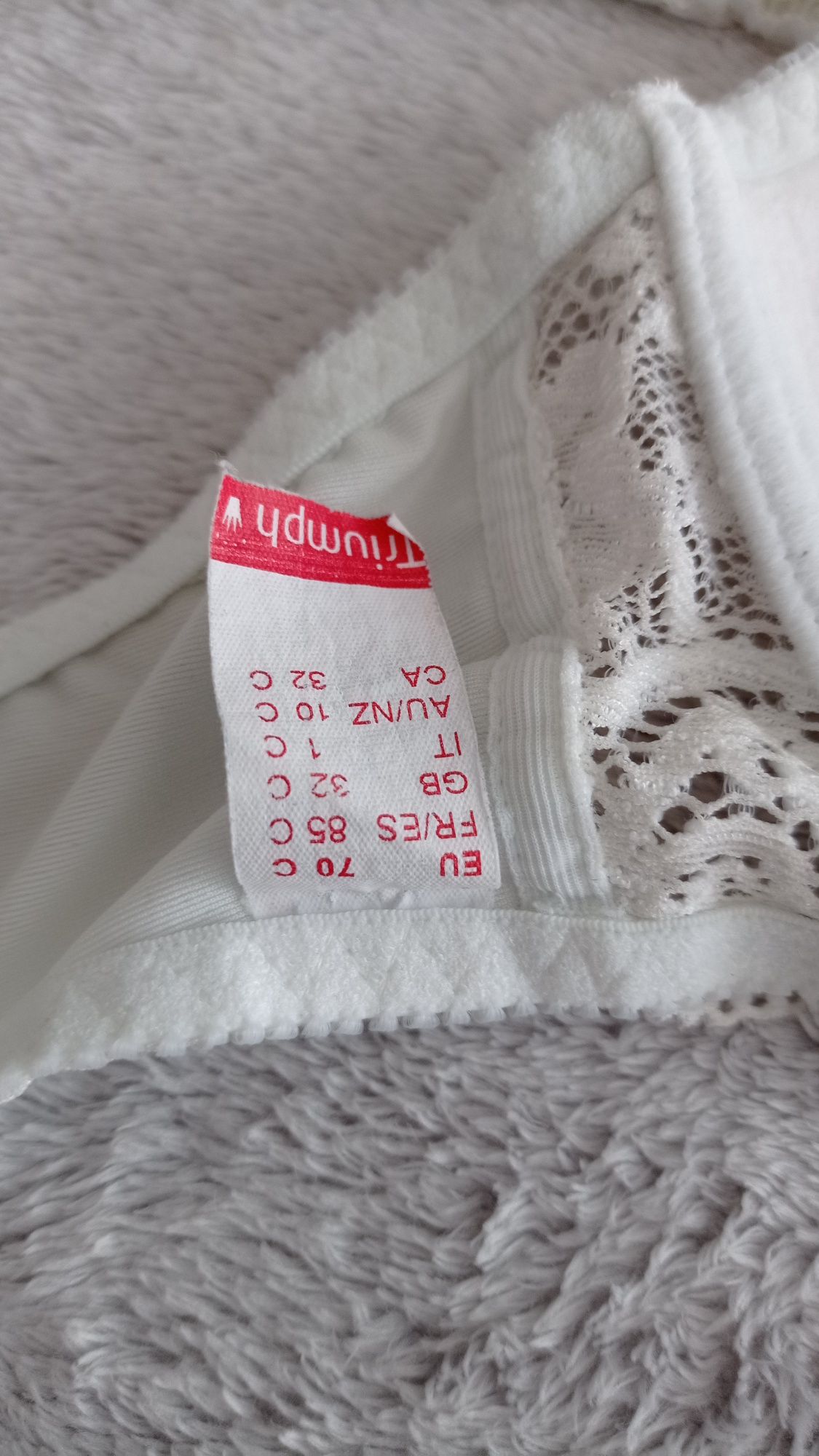 70 C Triumph stanik biustonosz lekko usztywniany