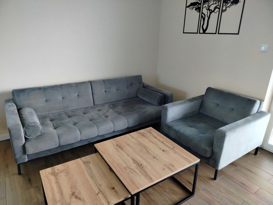 Sofa aksamitna 4-osobowa BALI jasnoszary z czarną podstawą