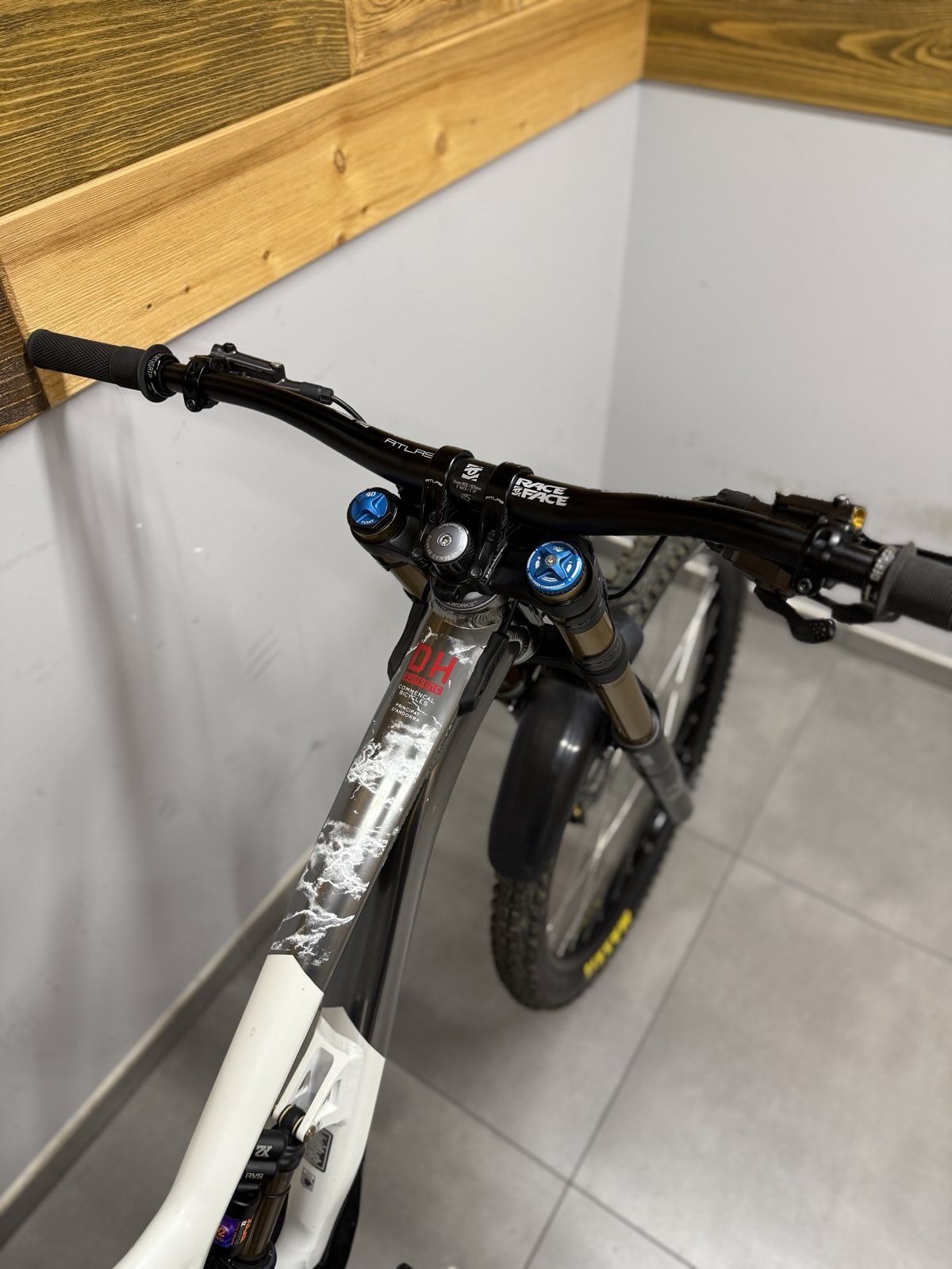 Commencal Supreme 29 Downhill