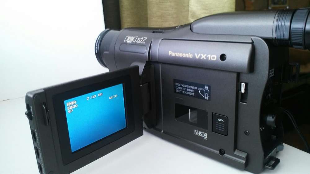 Відеокамера Panasonic NV-VX10EN + подарок