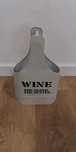 Metalowy stojak na wino