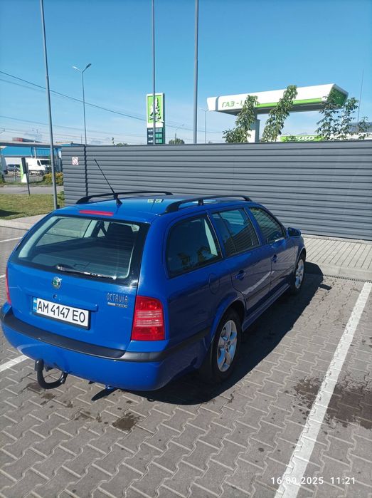 Skoda Octavia Tour(FL) MPI MT 1,6 газ--бензин