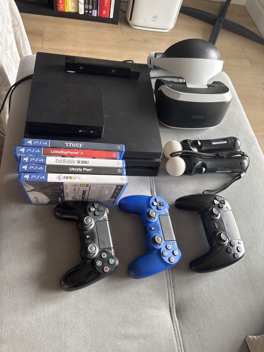 PS4 + VR Headset z sluchawkami + gry i pady