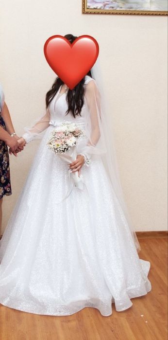 Весільна сукня з блискітками