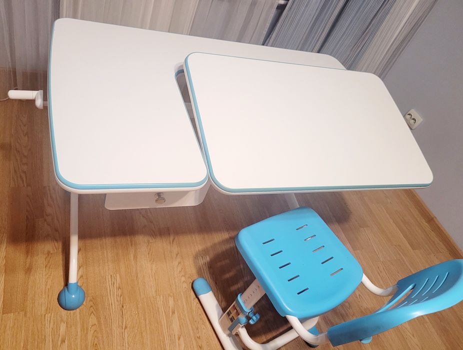 Стіл письмовий-трансформер і стілець Fundesk