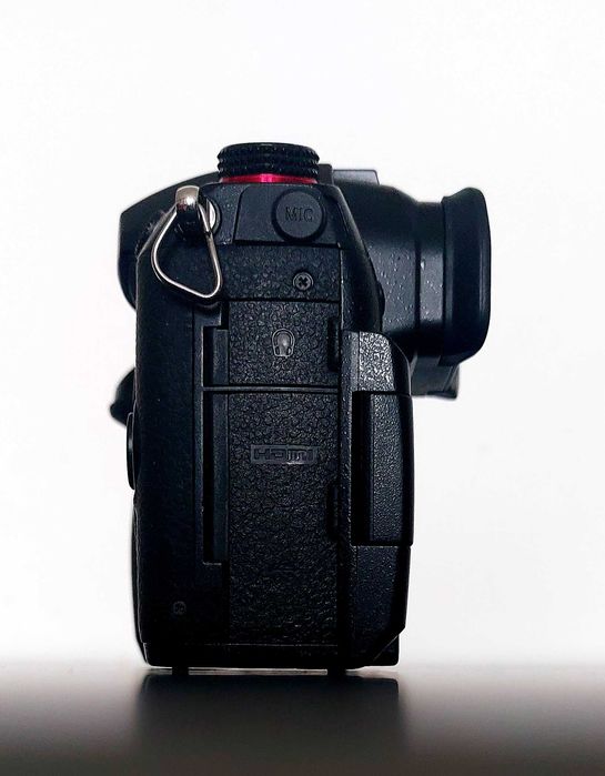 Aparat Panasonic Lumix GH5S body  2 baterie bezlusterkowiec 4K futerał
