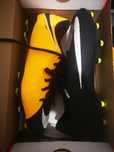 Vendo chuteiras nike novas.