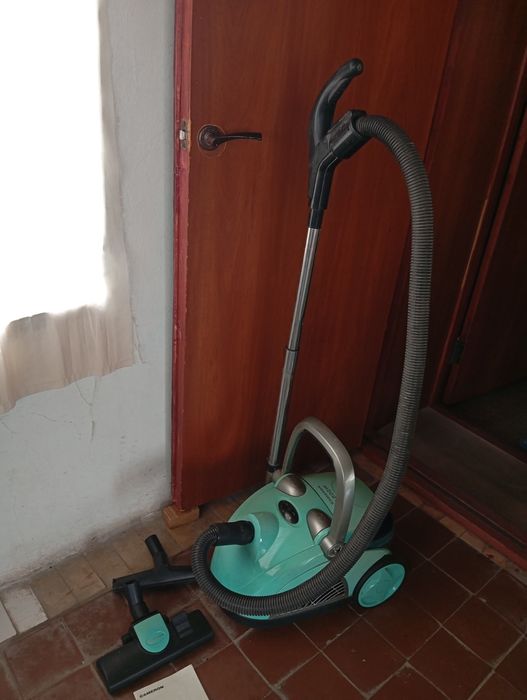 Пылесос с водяным фильтром Cameron.