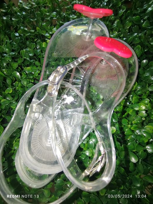 Sandálias novas  tamanho 37