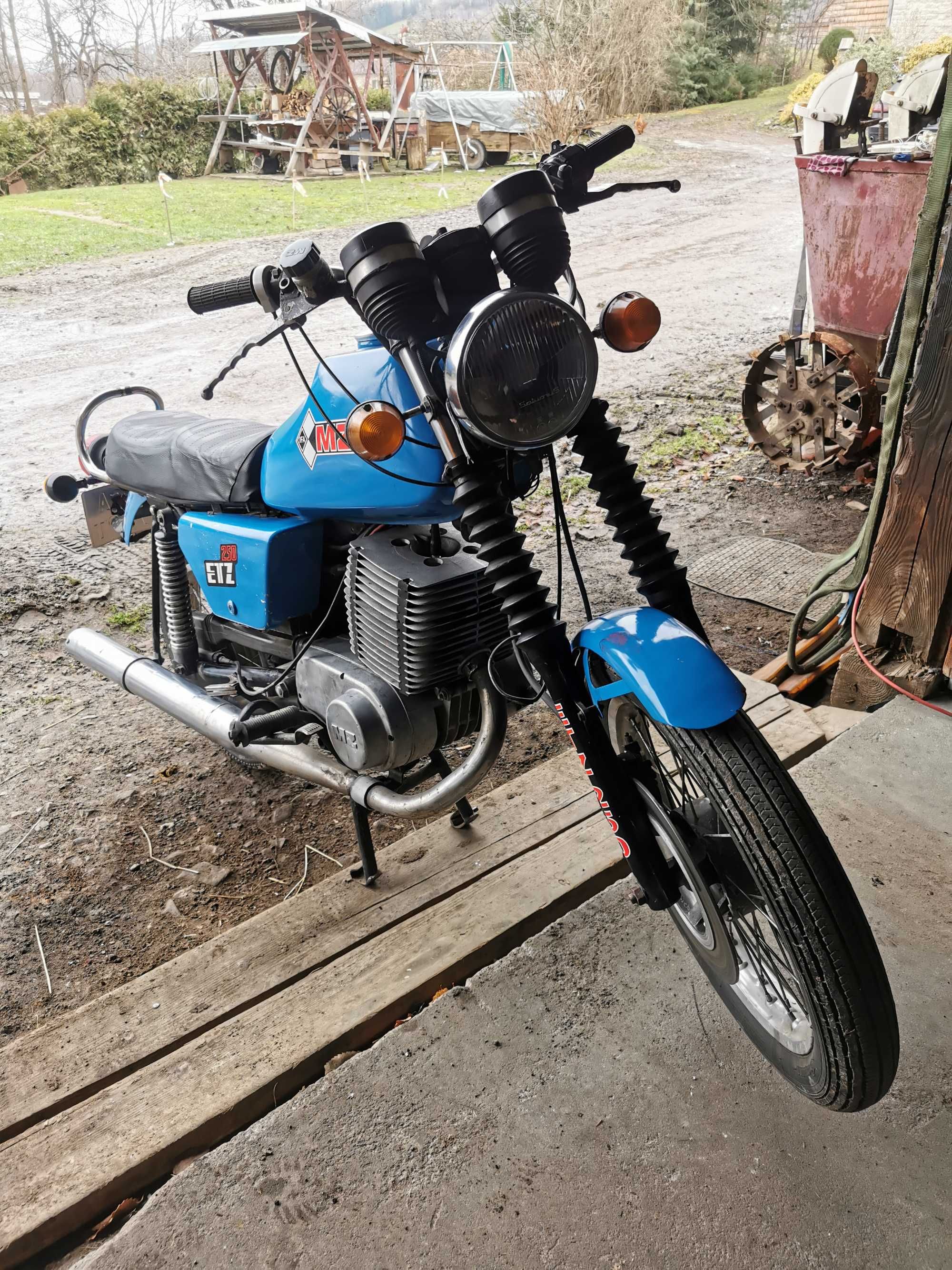 MZ ETZ 250 motocykl rok 1987