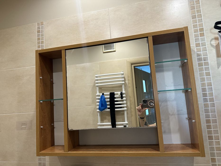 wisząca szafka do łazienki z lustrem