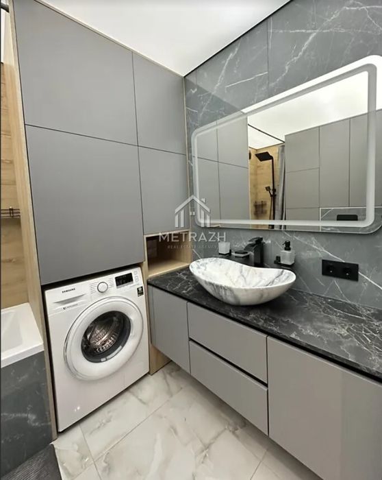 Продам шикарну 3х к квартиру , Гагарина,44 ( код 87118)