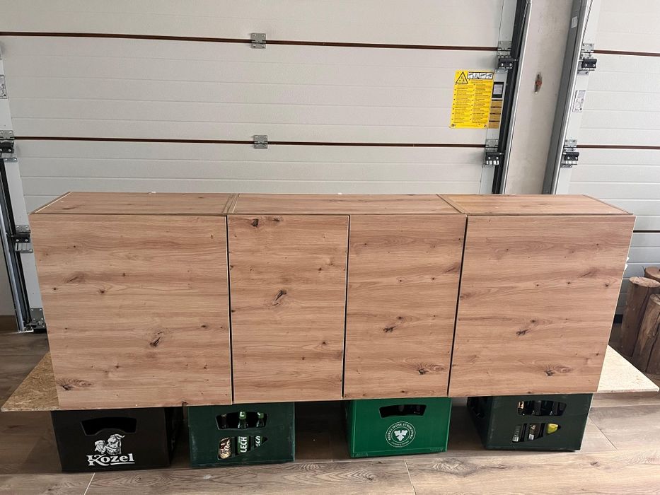 Zestaw używanych szafek kuchennych z blatem i zlewem – nowoczesny styl