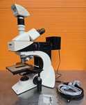 Mikroskop Laboratoryjny Leica DM 2500 M Do Analizy Materiałów Z Kamerą