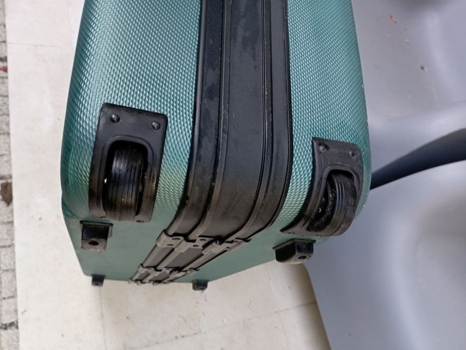 Mala tipo troley verde fibra