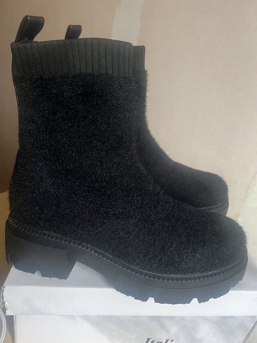 Продам жіночі черевики