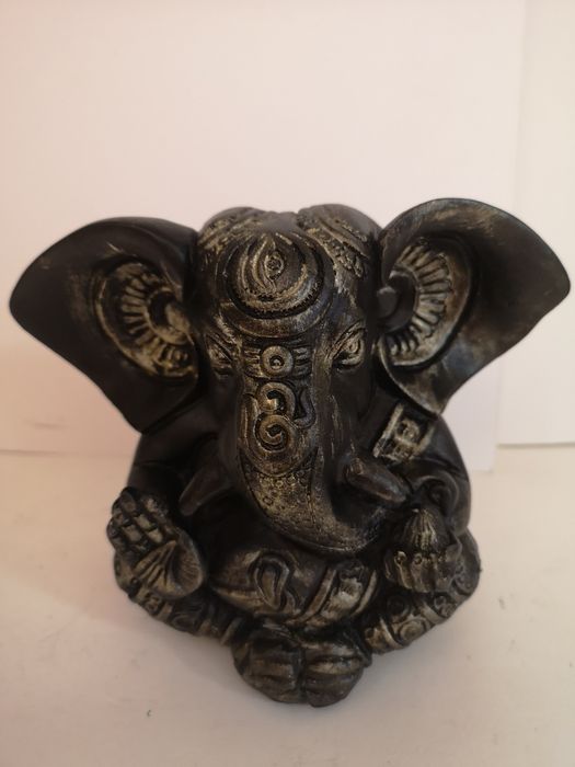 Czarna figura hinduistycznego ganeshy