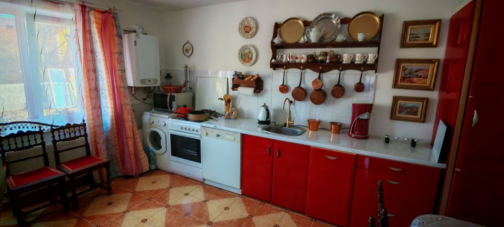 Здається в оренду 2к квартира в будинку