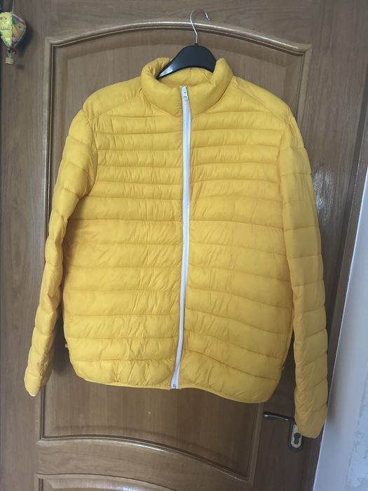 Куртка нова жовтого кольору універсал