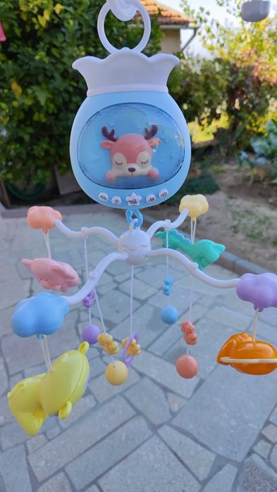 Boneco suspenso para berço
