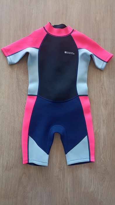 Nowa krótka pianka neoprenowa Mountain Warehouse rozmiar 9/10 lat