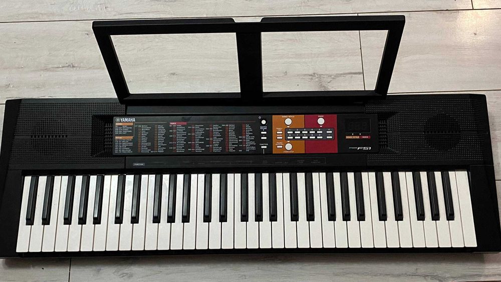 Продам синтезатор Yamaha PSR-F51 (Б\В, для навчання та музики)