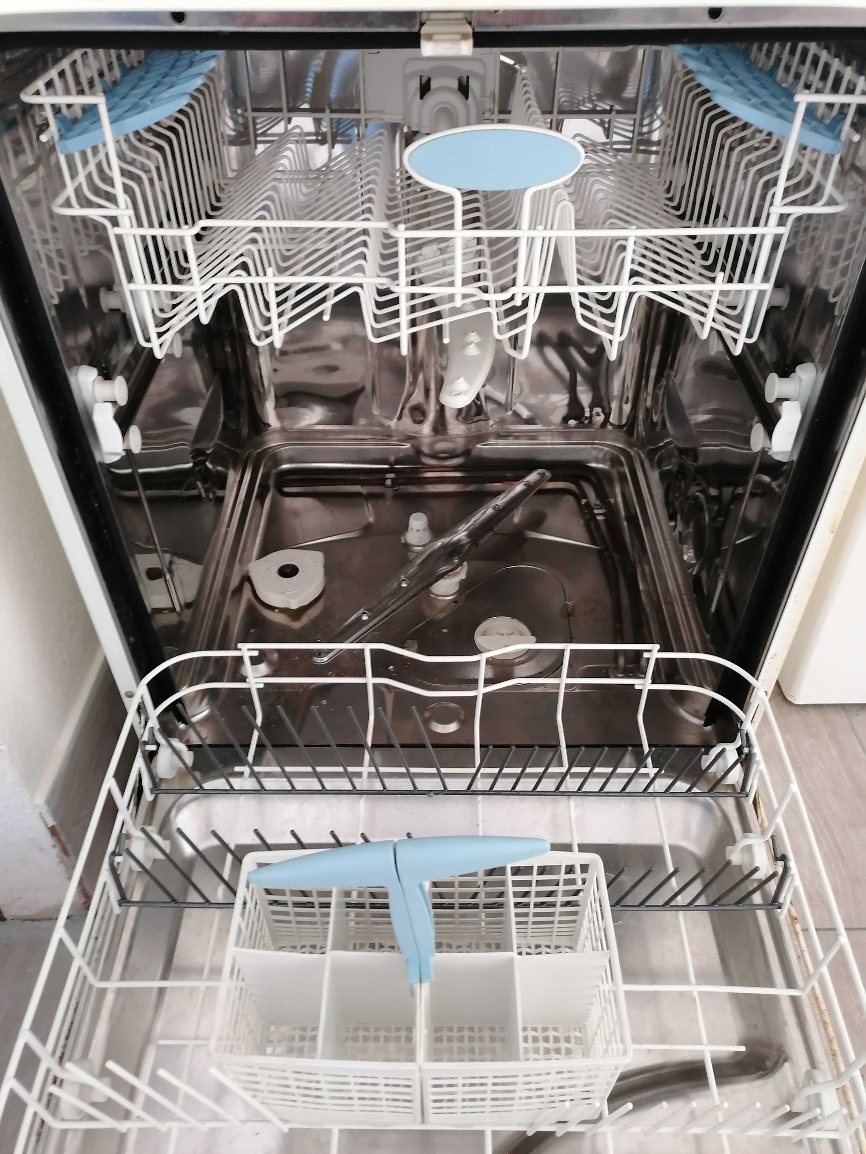 Máquina de lavar loiça Indesit usada