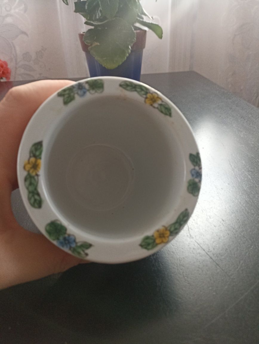 Piękna doniczka, osłonka, pojemniki ceramiczny