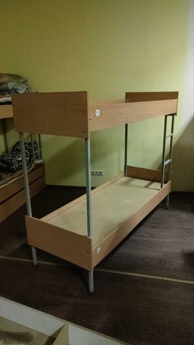 Ліжка двоярусні б/в на металевому каркасі