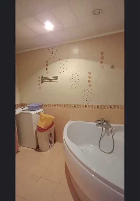 89506Продам 3 комнатную квартиру около метро Защитников Украины!!!