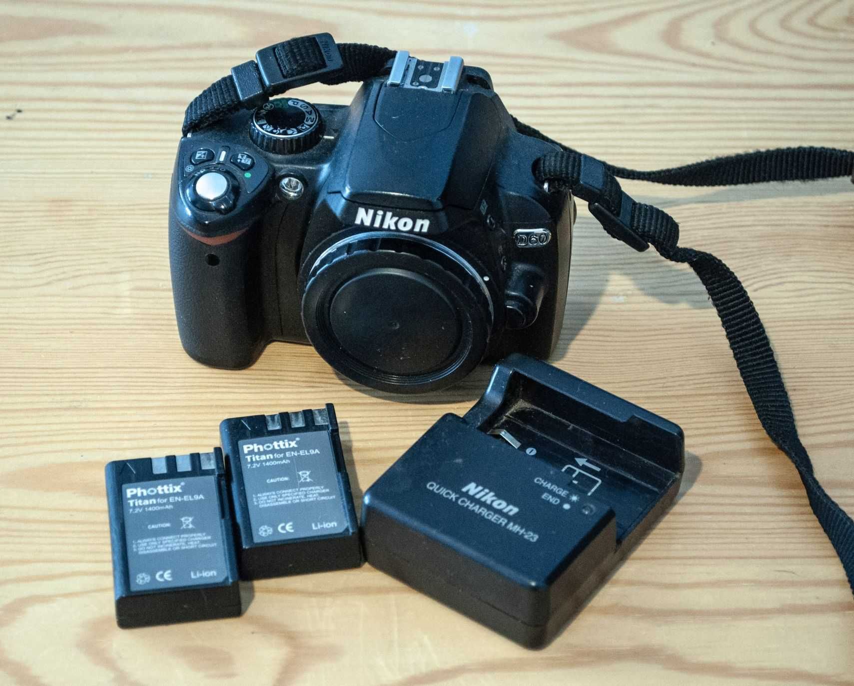 Nikon D60 body. Ładowarka, akumulatorki.