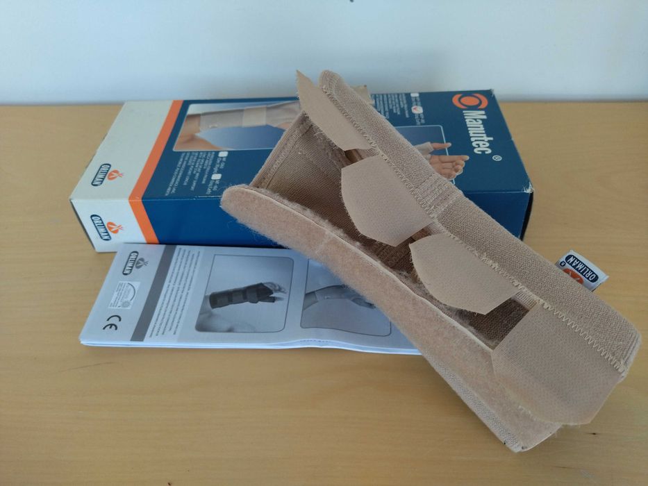 Ortótese de imobilização de pulso e polegar esquerda