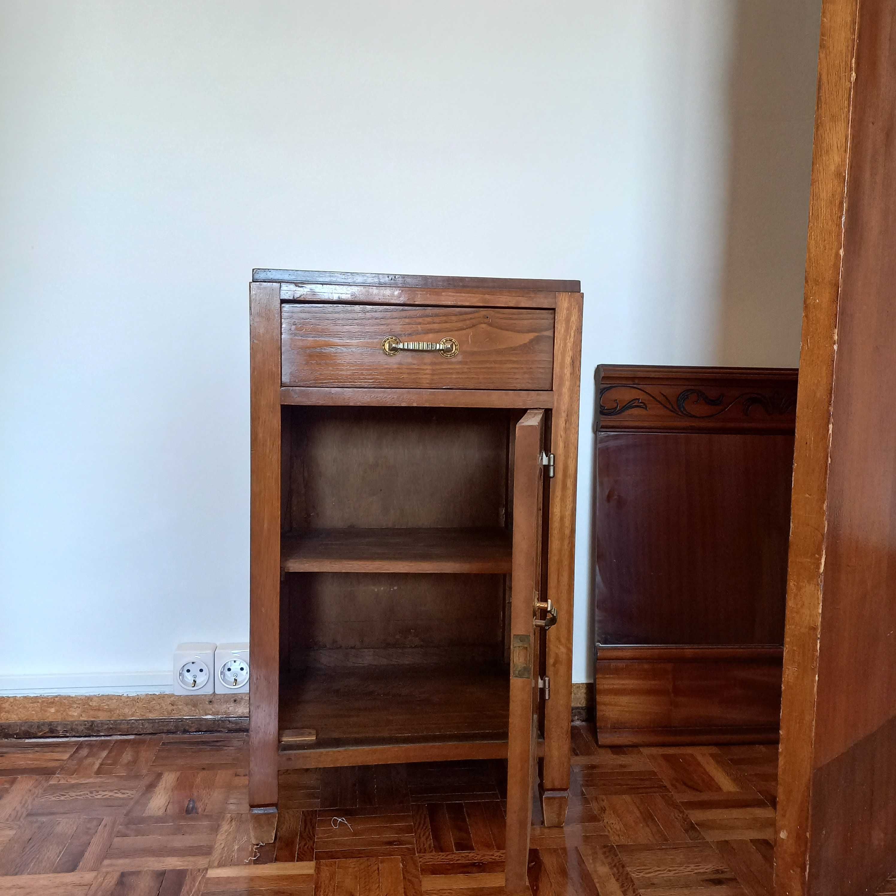 Mesa de Cabeceira Madeira - anos 30