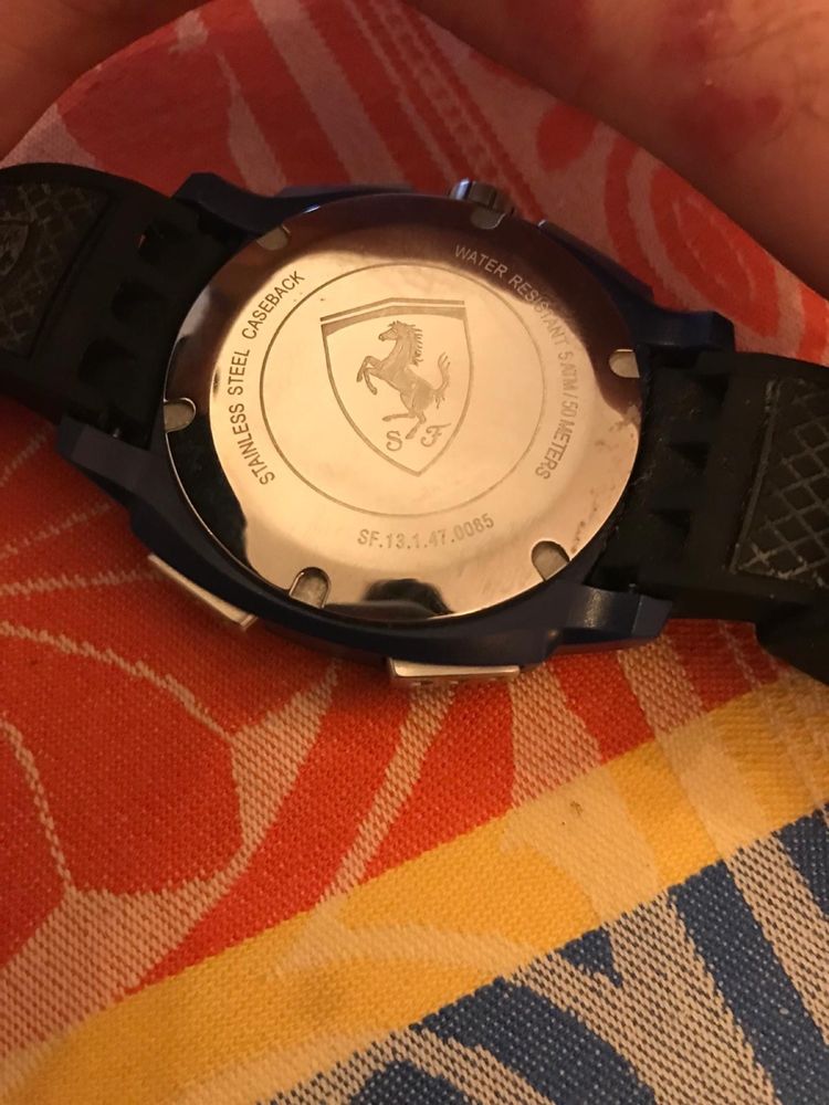 Relogio ferrari  preto e azul