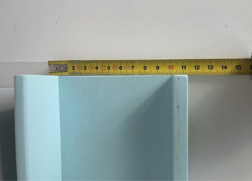 prateleira de parede azul ou cinza. Ideal para quarto criança