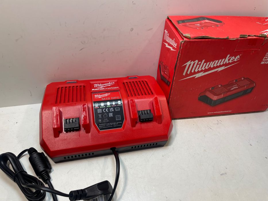 Milwaukee М18 DFC/зарядний пристрій мілвоке(220в) на 2 акб