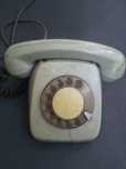 Telefon stacjonarny tarczowy z PRL, relikt przeszłości